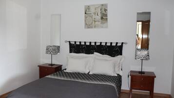 3 makuuhuonetta, silitysrauta/-lauta, vauvan matkasänky, ilmainen Wi-Fi