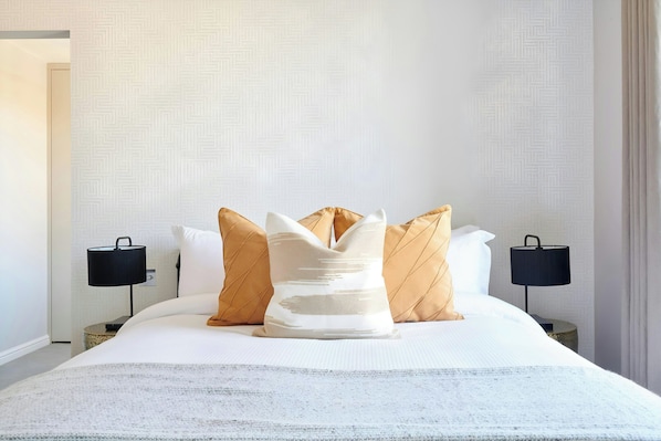Apartment, 3 Bedrooms, Terrace | 3 bedrooms, individually decorated, individually furnished