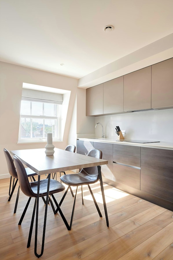 Apartment, 2 Bedrooms | 2 bedrooms, individually decorated, individually furnished