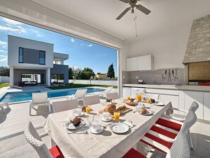 Outdoor dining - Lungera by Interhome (Štinjan)