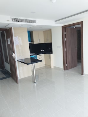 Signature Room | Private kitchenette | Fridge, microwave, stovetop, coffee/tea maker