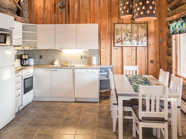 Fridge, microwave, dishwasher, cookware/dishes/utensils