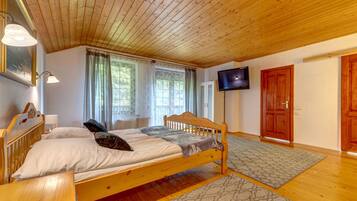 5 bedrooms, iron/ironing board, WiFi