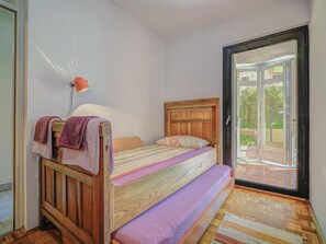 2 bedrooms, free internet