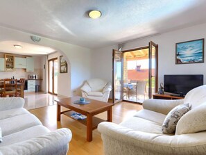 تلفزيون بشاشة مسطحة