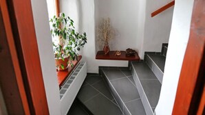 A staircase with dark grey tiles, a wooden bench, and a potted plant. - Vacation home Lhotka by Interhome (Ostravice)