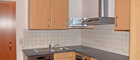 Frigorífico, microondas, horno y lavavajillas