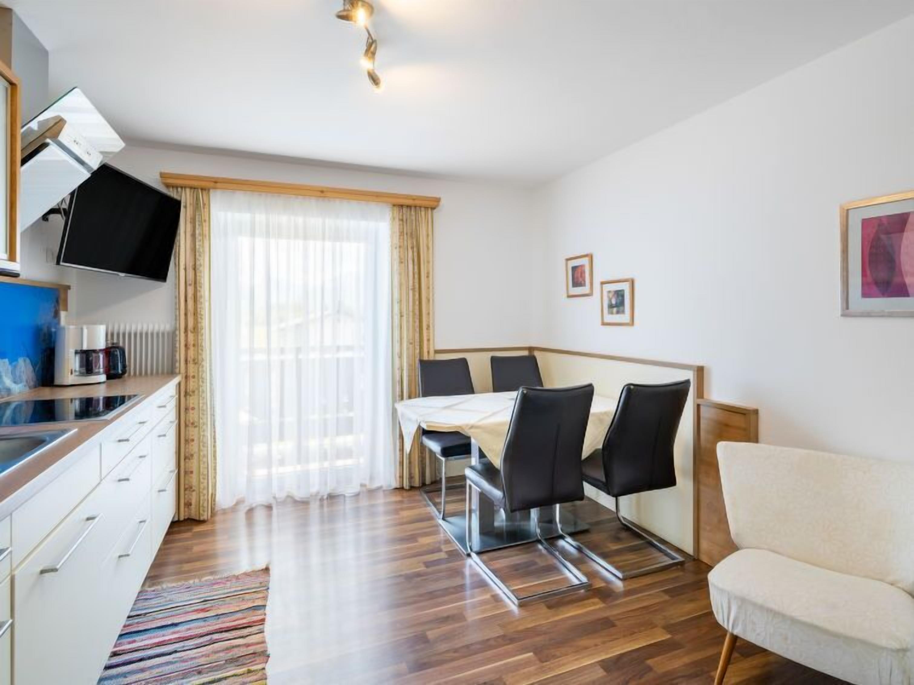 Kühlschrank, Ofen, Geschirrspüler, Kochgeschirr/Geschirr/Besteck
