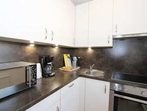 Kühlschrank, Mikrowelle, Ofen, Geschirrspüler