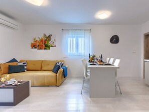 Dining - Apartment David by Interhome (Pula)