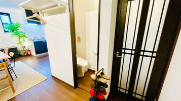 家庭房 (Deluxe, 2F) | 办公桌、笔记本电脑工作区、免费 WiFi