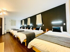 غرفة عائلية (Deluxe, 2F) | مكتب ومساحة عمل للكمبيوتر المحمول وواي فاي مجانًا