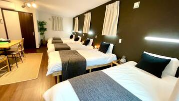 Bureau, espace de travail pour ordinateur portable, Wi-Fi gratuit