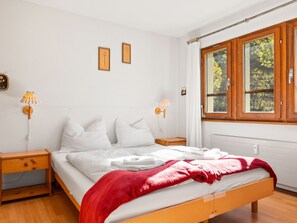 3 dormitorios, tabla de planchar con plancha, Internet