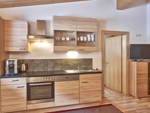 Kühlschrank, Ofen, Geschirrspüler, Kochgeschirr/Geschirr/Besteck