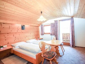 5 bedrooms, free Internet