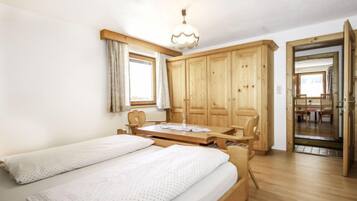 5 bedrooms, free Internet