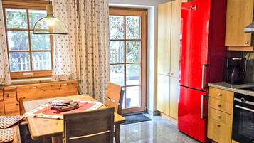 Kühlschrank, Mikrowelle, Ofen, Geschirrspüler