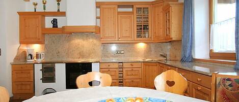 Frigorifero, forno, lavastoviglie, pentole/stoviglie/utensili