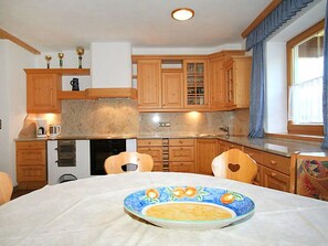 Kühlschrank, Ofen, Geschirrspüler, Kochgeschirr/Geschirr/Besteck