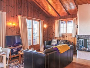 TV, fireplace, DVD player