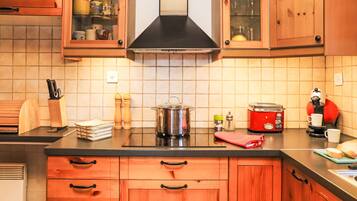 Réfrigérateur, micro-ondes, lave-vaisselle, grille-pain