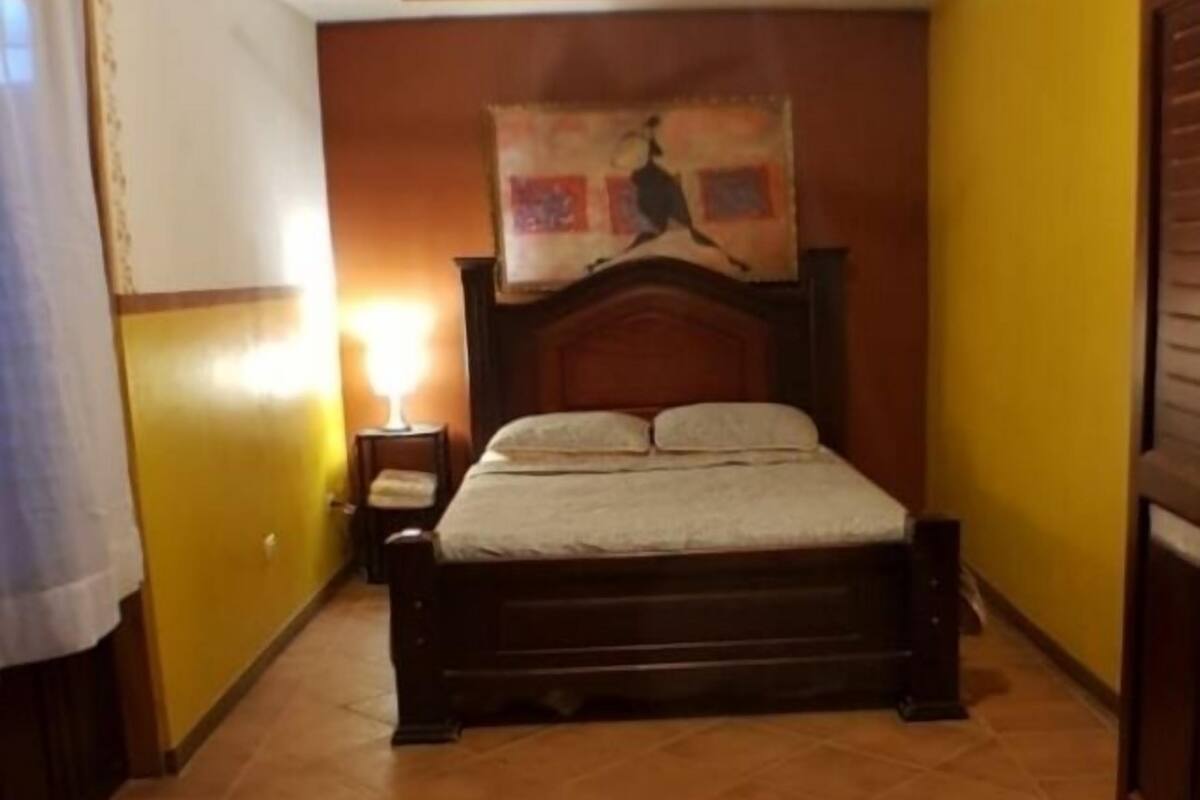 Kamar Double | Seprai premium, selimut bulu angsa, dan tirai kedap cahaya