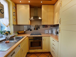 Kühlschrank, Mikrowelle, Ofen, Geschirrspüler