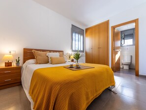 3 slaapkamers, een strijkplank/strijkijzer, wifi