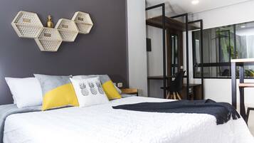 Studio, 1 keskisuuri parisänky | Ylelliset vuodevaatteet, pillowtop-patjalliset sängyt