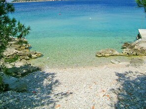 Una spiaggia nelle vicinanze