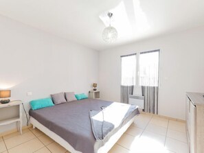 3 bedrooms, iron/ironing board, WiFi
