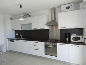 Réfrigérateur, micro-ondes, four, lave-vaisselle