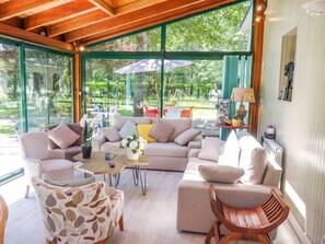 TV, fireplace, DVD player - Villa Pallec by Interhome (Carnac)