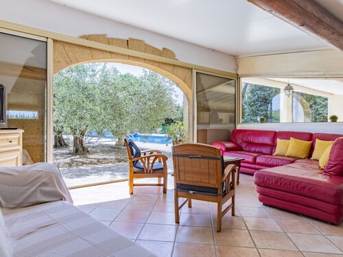 Cucuron by Interhome