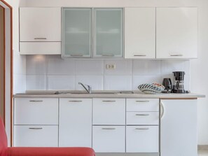 Kühlschrank, Kochgeschirr/Geschirr/Besteck