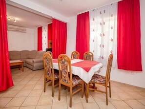 Dining - Hilde Red by Interhome (Medulin)