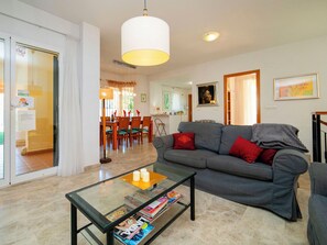 TV, fireplace, DVD player