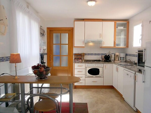 Frigorífic, microones i rentaplats 