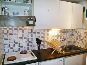 Réfrigérateur, micro-ondes, four