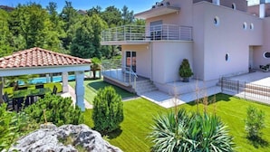 A modern two-story house with a balcony, a swimming pool, and a well-maintained garden. - Vacation home Nicole by Interhome (Opatija/Pobri)