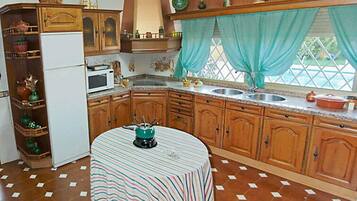 Réfrigérateur, micro-ondes, four, lave-vaisselle