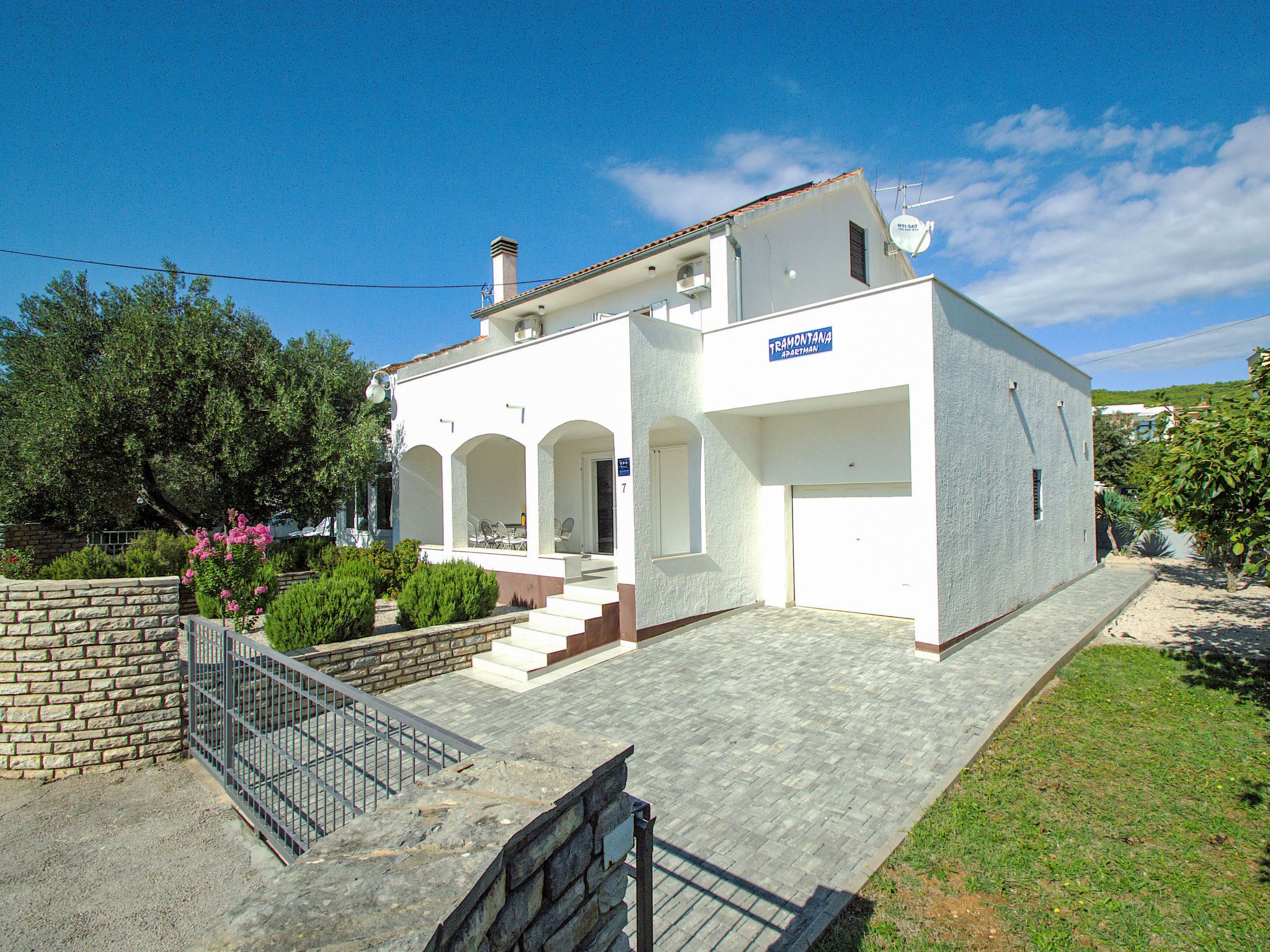 المنشأة من الخارج