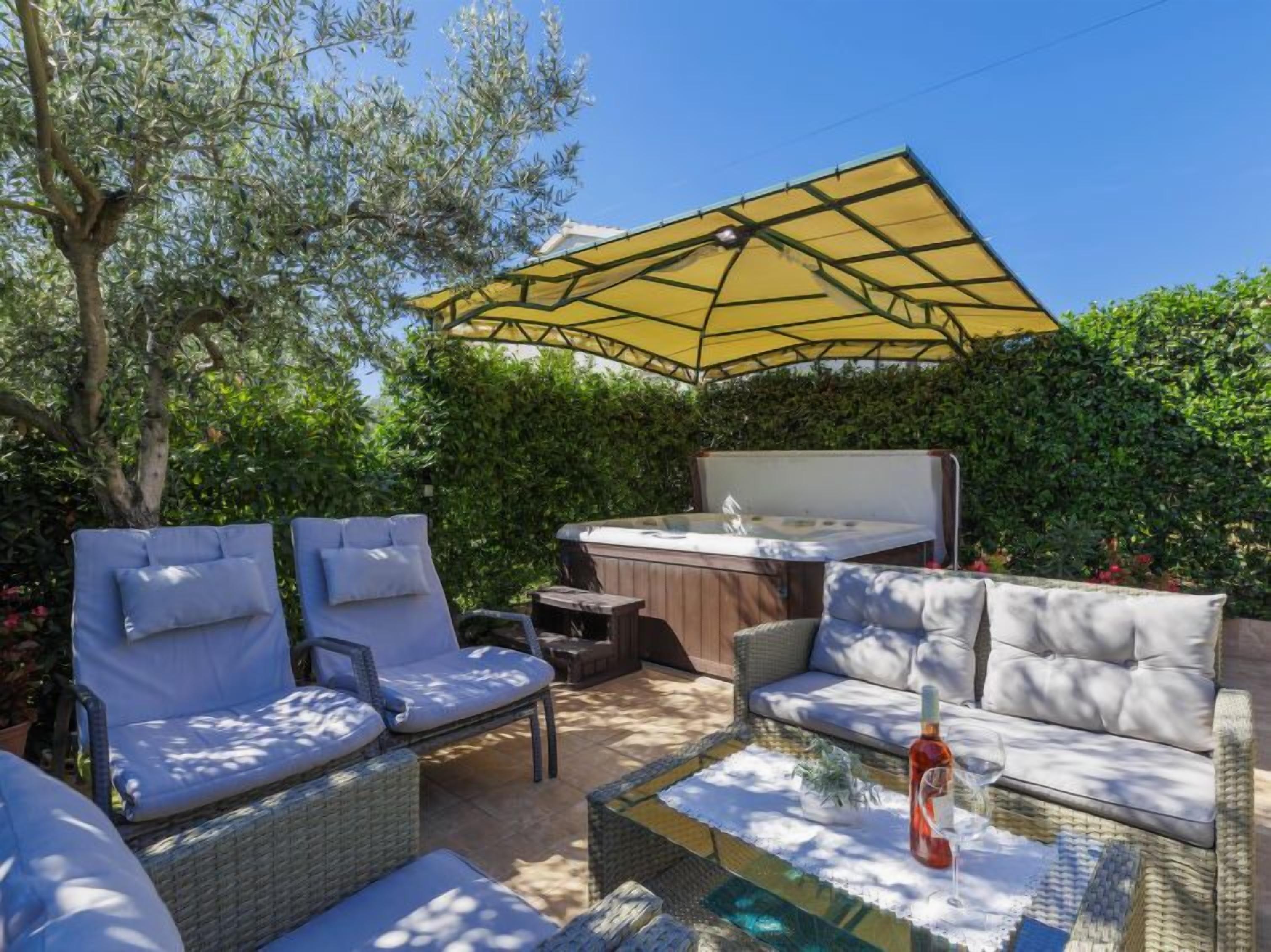 مغطس سبا خارجي