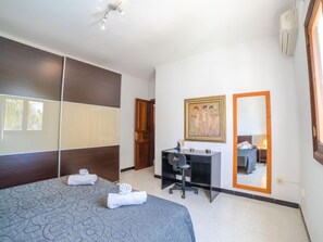 5 habitaciones, tabla de planchar con plancha y internet gratis 