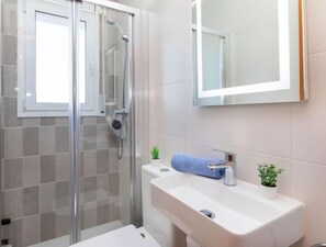 Hair dryer, towels - Montalt I by Interhome (Miami Platja)