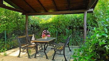 تناول الطعام بالخارج