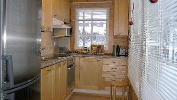 Fridge, microwave, dishwasher, cookware/dishes/utensils