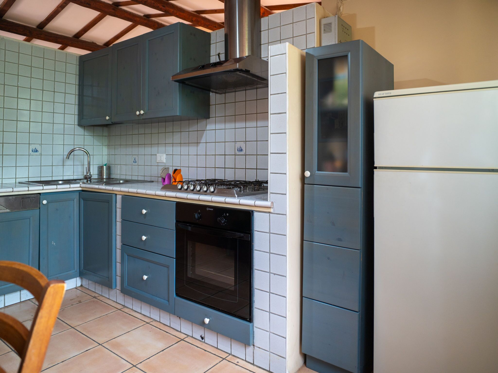Kühlschrank, Mikrowelle, Ofen, Geschirrspüler