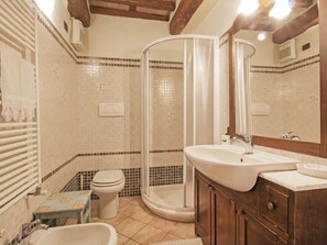 Hair dryer, towels